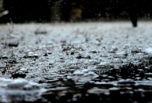 carpa plegable y lluvia